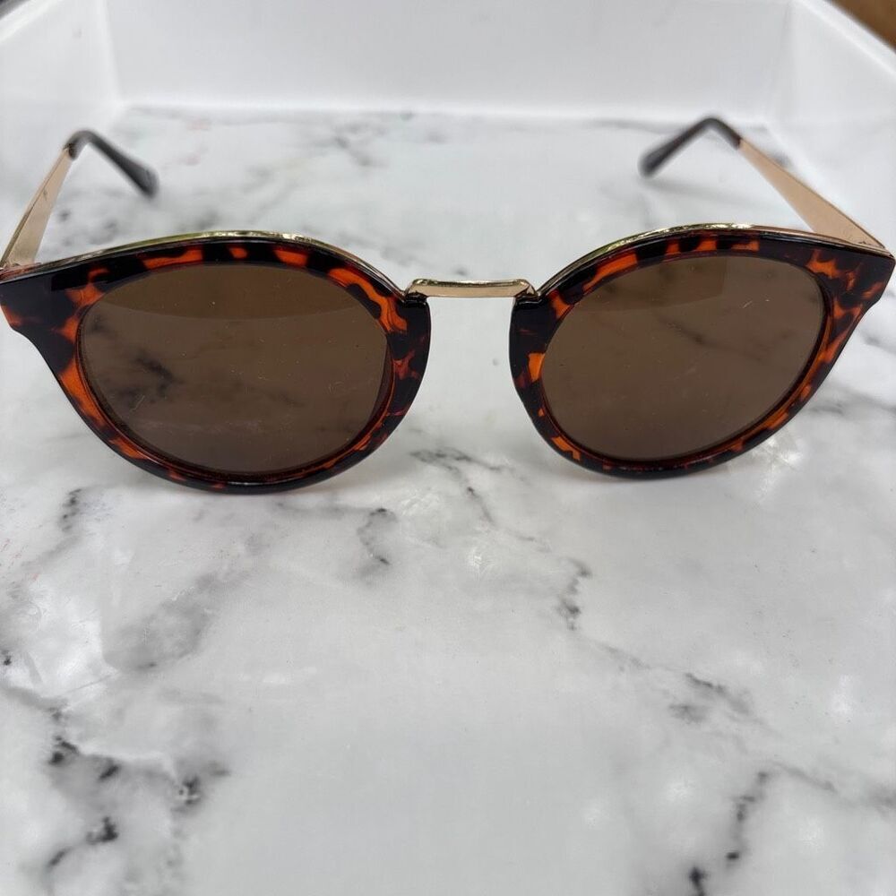Women’s Tortoise Metal Bridge 566-645 Round Cat-Eye Polarized Sunglasses